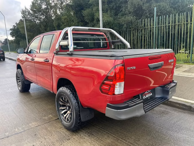 TOYOTA HILUX DX 4X4 2.4L 2022 - Imagen 6