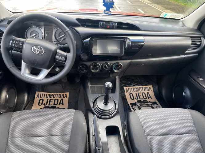 TOYOTA HILUX DX 4X4 2.4L 2022 - Imagen 8