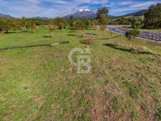 ¡Exclusiva! Borde de río y vista directa volcán - Imagen 33