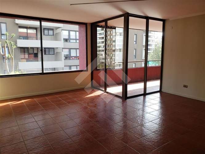 Amplio Depto en venta de 4 dorm. en Pocuro , Providencia - Imagen 3