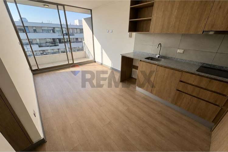 Arriendo 2d con estacionamiento cerca del metro - Imagen 2