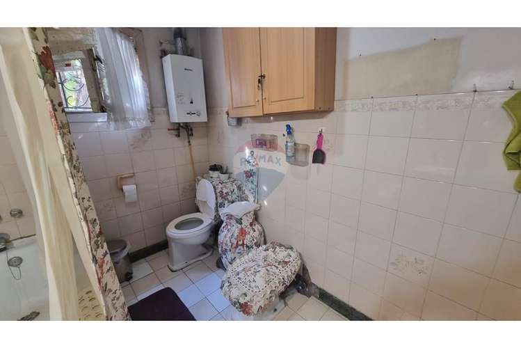 Casa con piscina y terreno de 387 m² - Imagen 14
