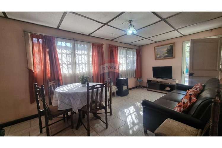 Casa con piscina y terreno de 387 m² - Imagen 8
