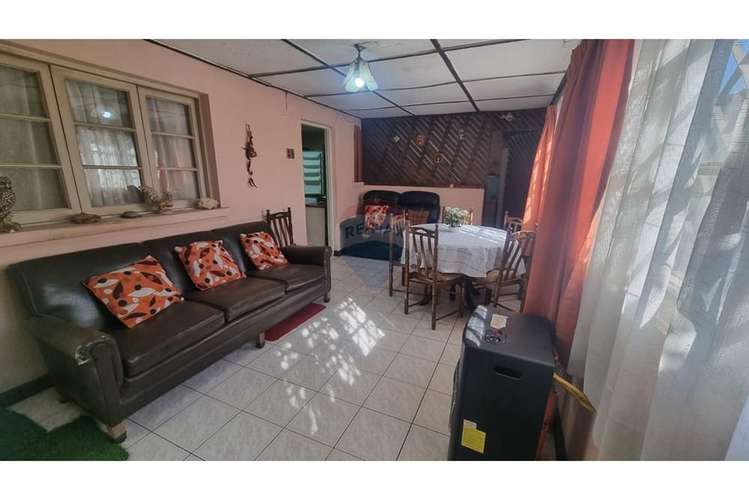 Casa con piscina y terreno de 387 m² - Imagen 9