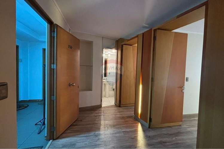 Oficina venta/arriendo metro manquehue. - Imagen 9