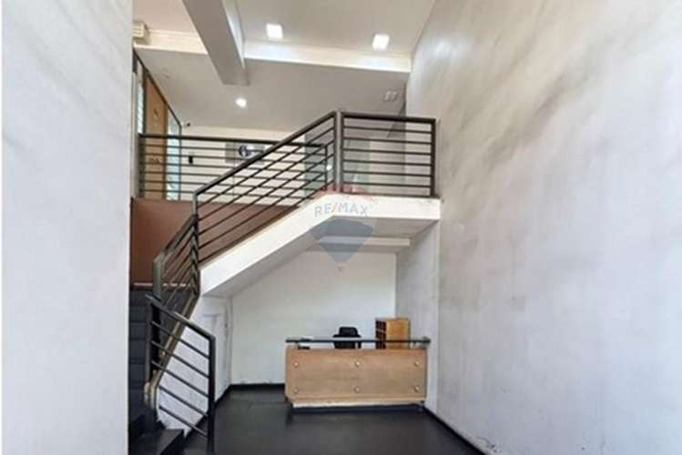 Oficina venta/arriendo metro manquehue.