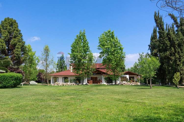 Casa en isla de maipo con gran terreno y piscina