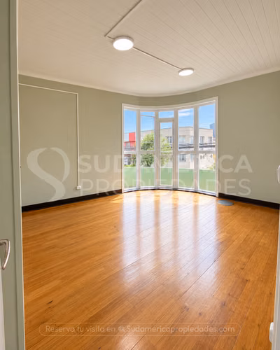 Se vende Amplia Casa para Uso Comercial o Institucional, Centro de Valdivia