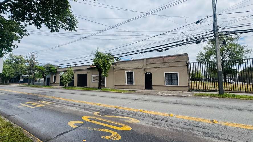 Casona con 875 m² de terreno en pleno centro de San Bernardo