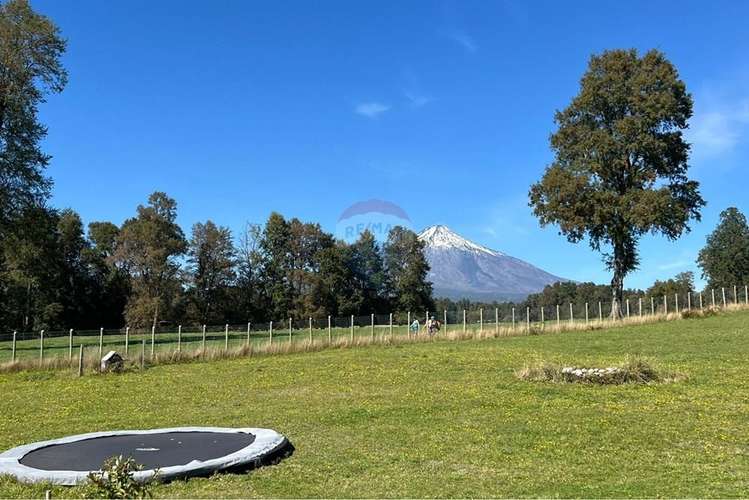 Domo con vista al volcán y lago los riscos, pucón