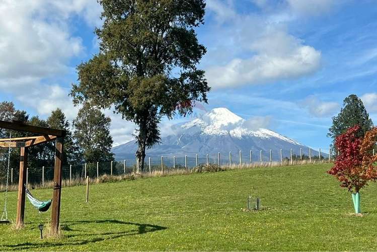 Domo con vista al volcán y lago los riscos, pucón
