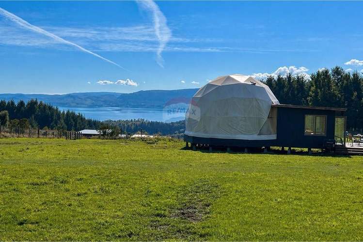 Domo con vista al volcán y lago los riscos, pucón
