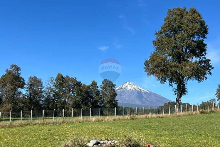 Domo con vista al volcán y lago los riscos, pucón
