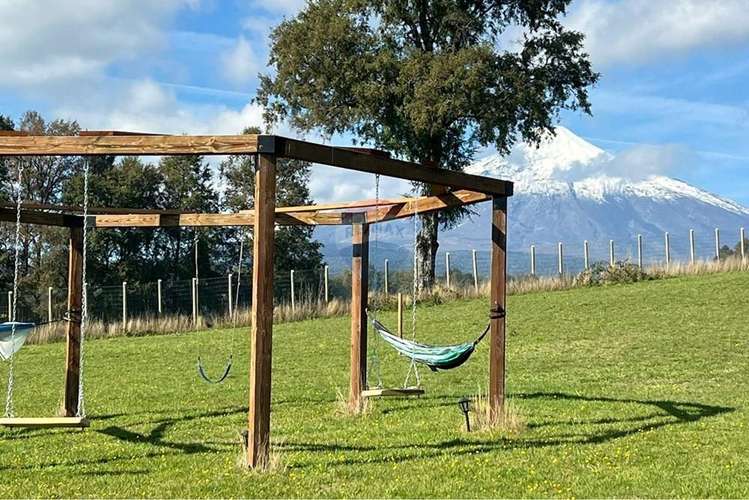 Domo con vista al volcán y lago los riscos, pucón