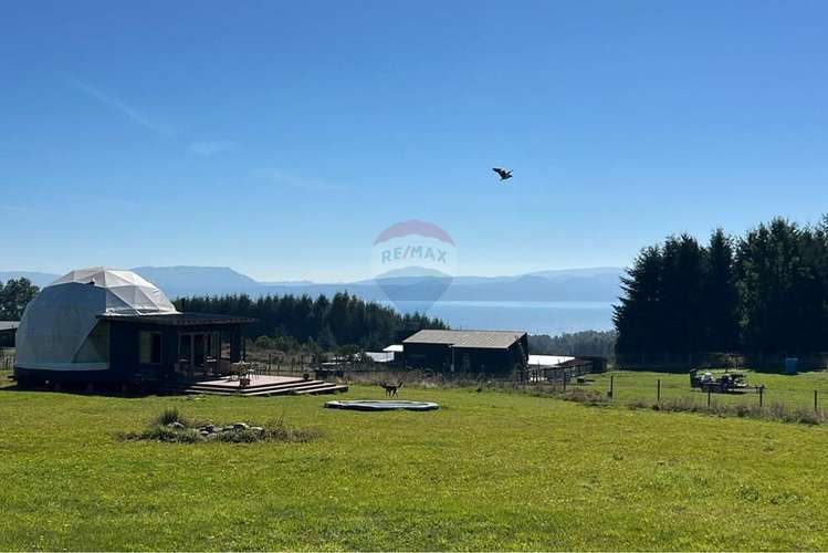 Domo con vista al volcán y lago los riscos, pucón