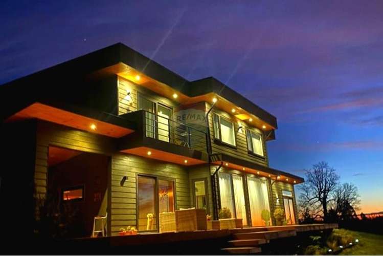 En venta casa exclusiva, vista al lago - pucón