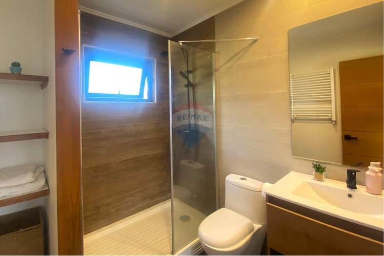 En venta casa exclusiva, vista al lago - pucón