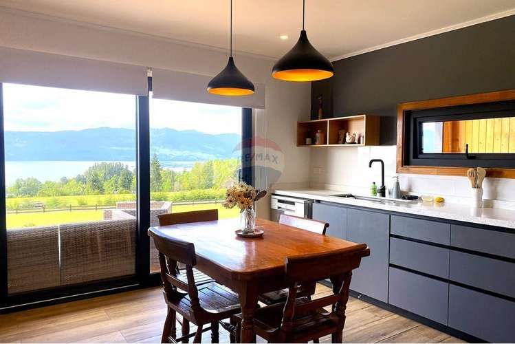 En venta casa exclusiva, vista al lago - pucón