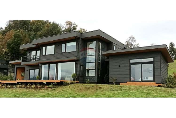 En venta casa exclusiva, vista al lago - pucón