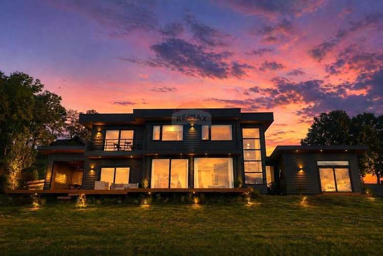 En venta casa exclusiva, vista al lago - pucón