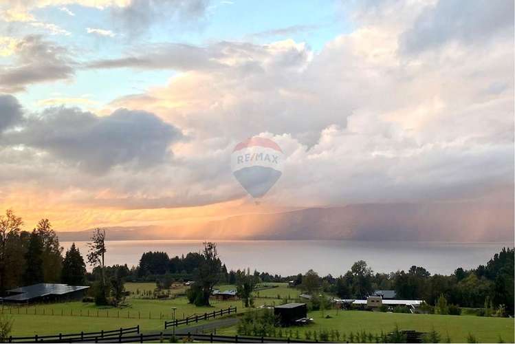 En venta casa exclusiva, vista al lago - pucón