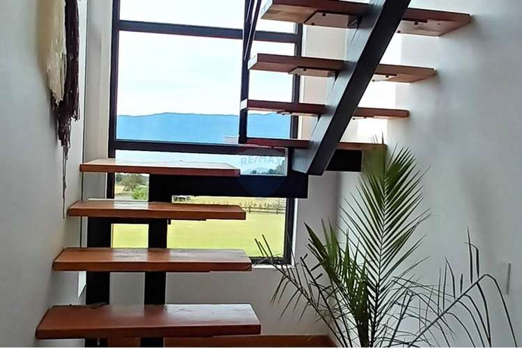 En venta casa exclusiva, vista al lago - pucón