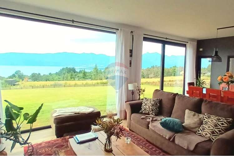 En venta casa exclusiva, vista al lago - pucón
