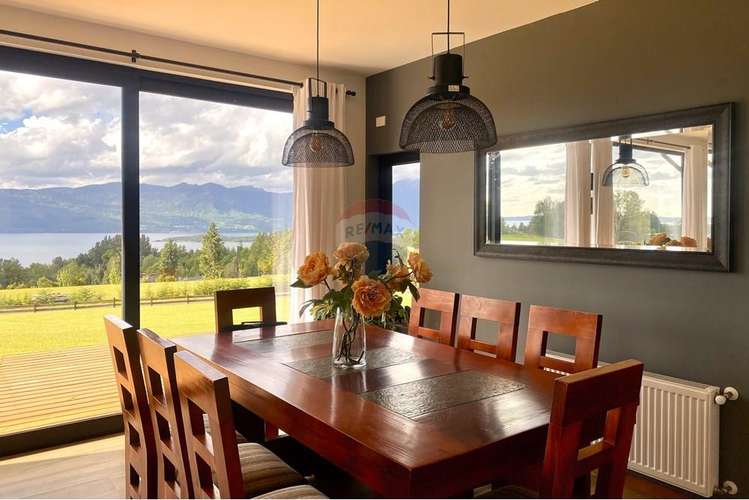 En venta casa exclusiva, vista al lago - pucón