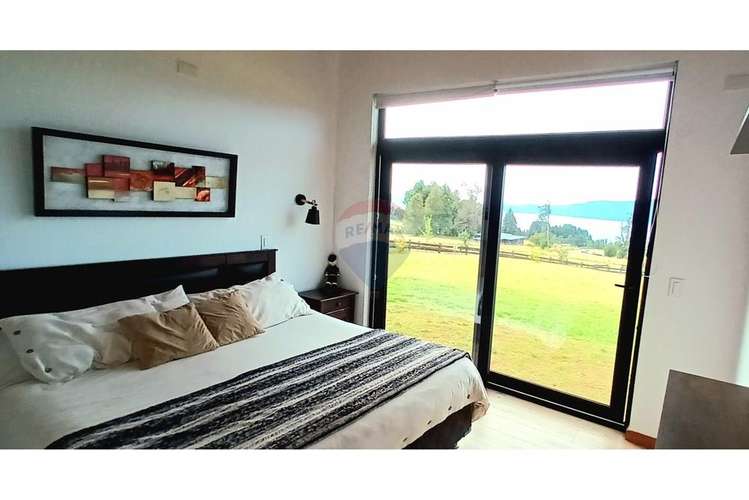 En venta casa exclusiva, vista al lago - pucón