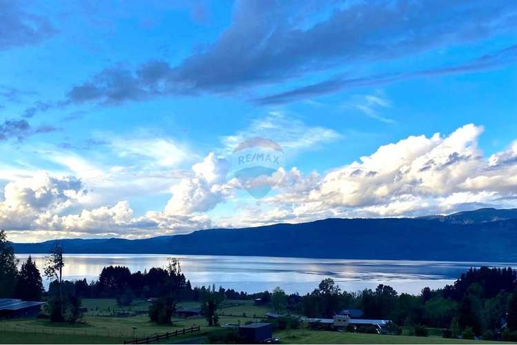 En venta casa exclusiva, vista al lago - pucón