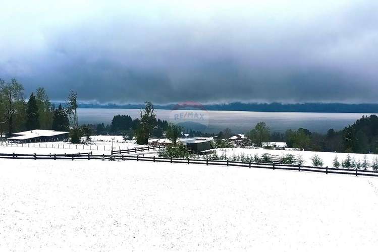 En venta casa exclusiva, vista al lago - pucón