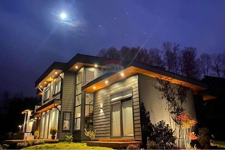 En venta casa exclusiva, vista al lago - pucón