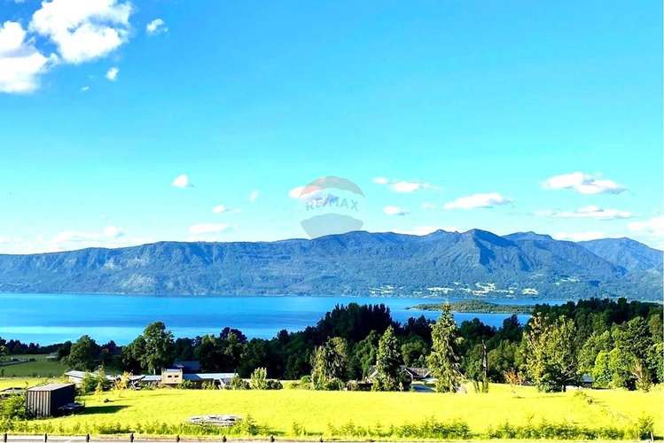 En venta casa exclusiva, vista al lago - pucón