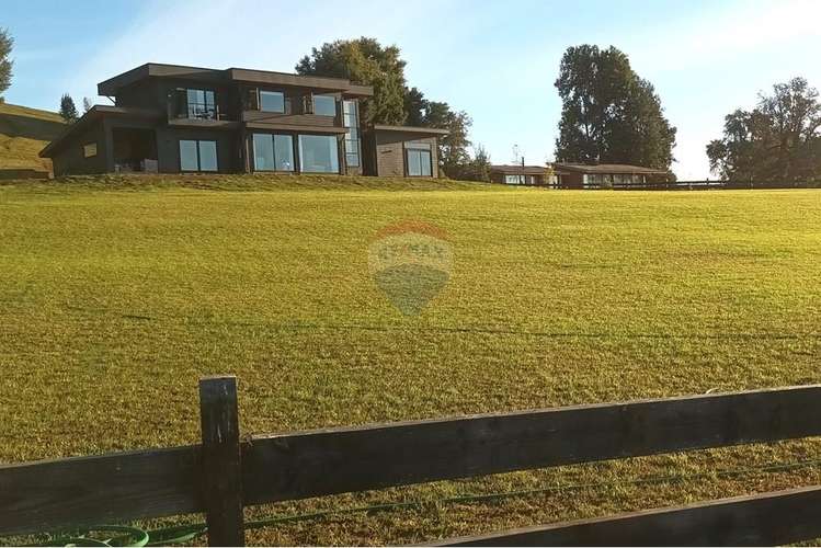 En venta casa exclusiva, vista al lago - pucón