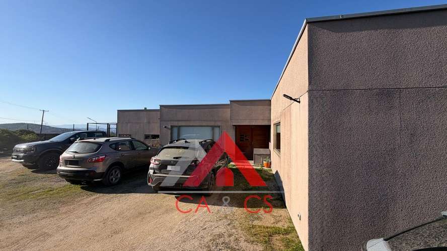 PARCELA CON CASA Y PISCINA 3 DORM, 3 BAÑOS EN CONDOMINIO