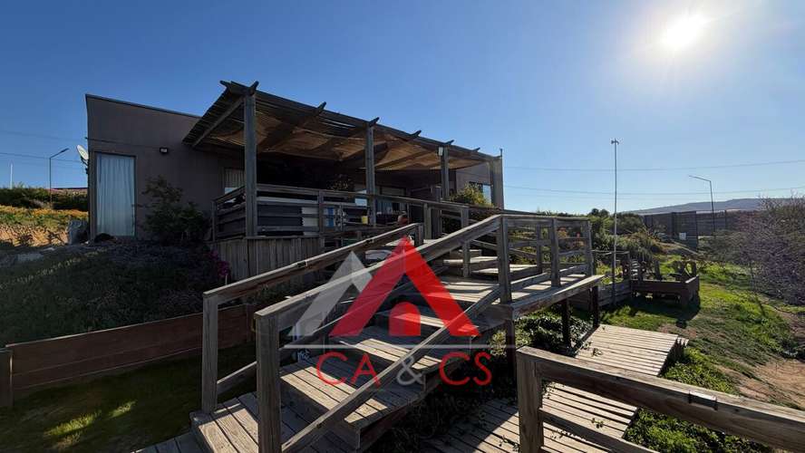 PARCELA CON CASA Y PISCINA 3 DORM, 3 BAÑOS EN CONDOMINIO