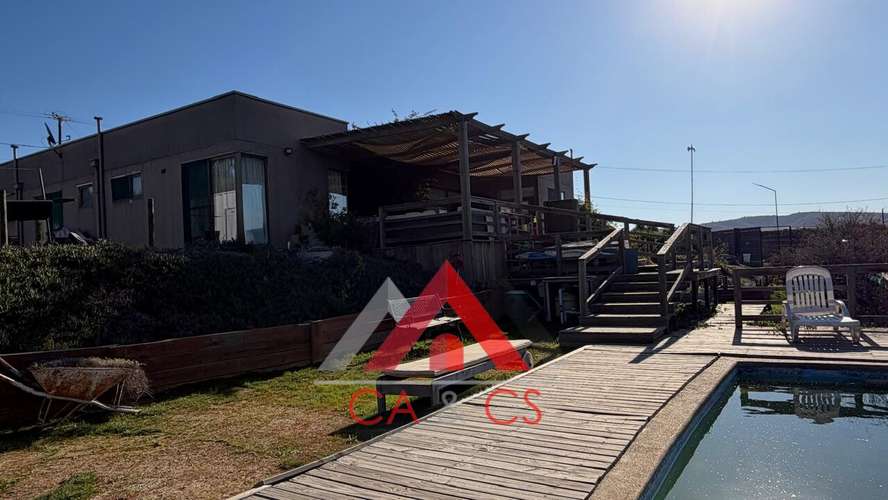 PARCELA CON CASA Y PISCINA 3 DORM, 3 BAÑOS EN CONDOMINIO