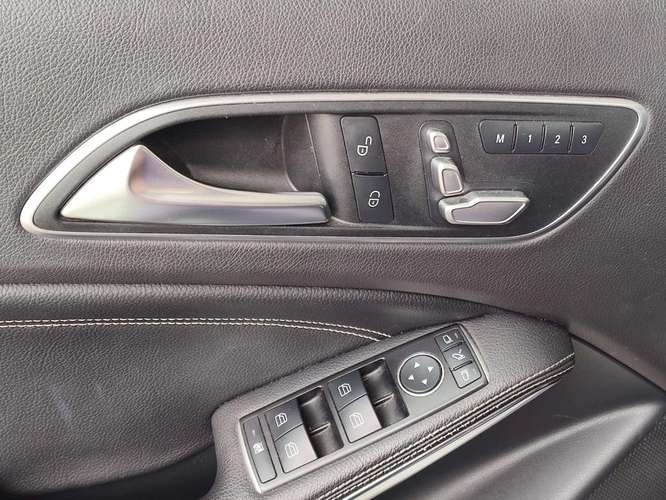 MERCEDES-BENZ A 200d 2017 - Imagen 18