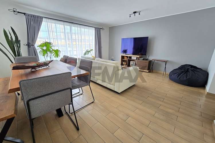 Edificio ideal inversión con 2 duplex  central - Imagen 2