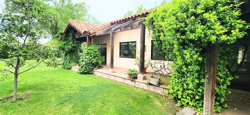 Casa en venta de 4 dorm. en Colina