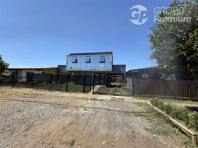 Oficinas + casa nueva en centro de Pitrufquén | 8 privados |