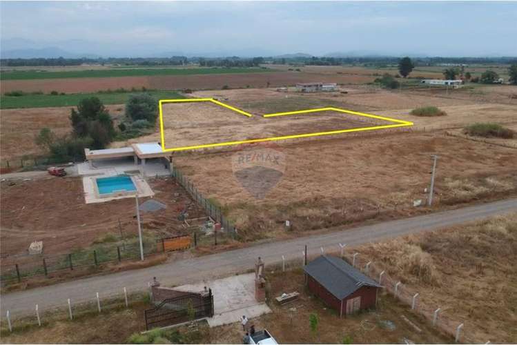 Se vende en loteo doña isidora 7.500 m2