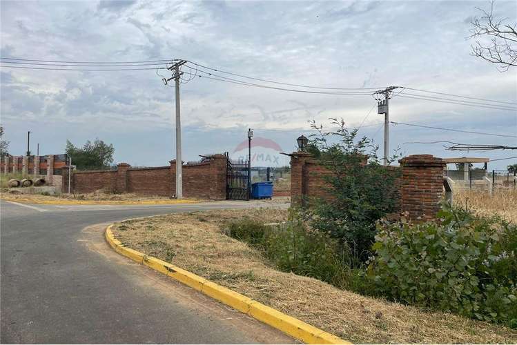 Se vende en loteo doña isidora 7.500 m2