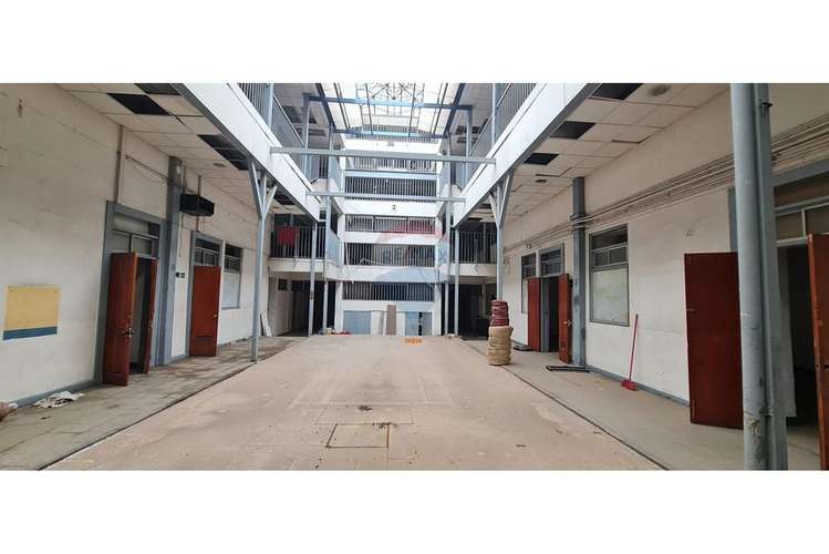 Edificio con anteproyecto aprobado - Imagen 2