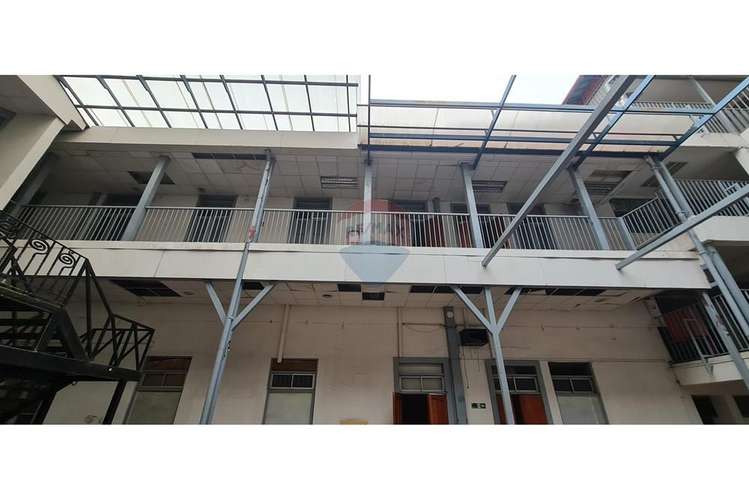 Edificio con anteproyecto aprobado - Imagen 8