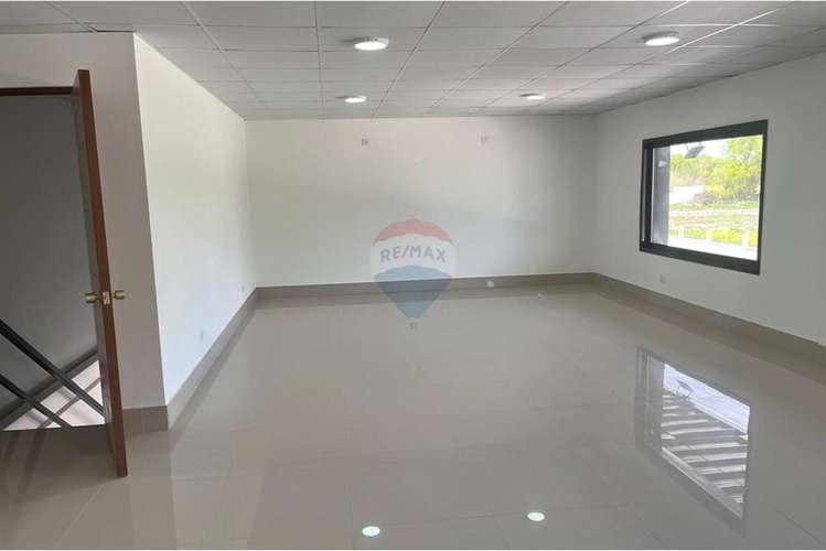 Se arriendan bodegas 510 m2, y 492 m2 como nuevas