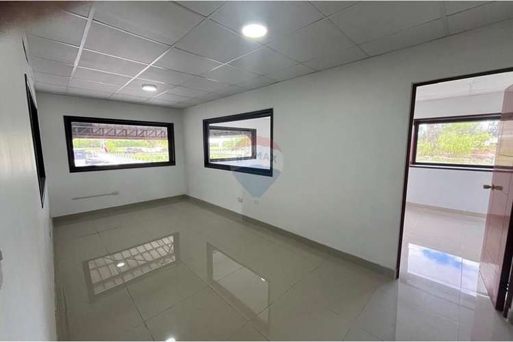 Se arriendan bodegas 510 m2, y 492 m2 como nuevas