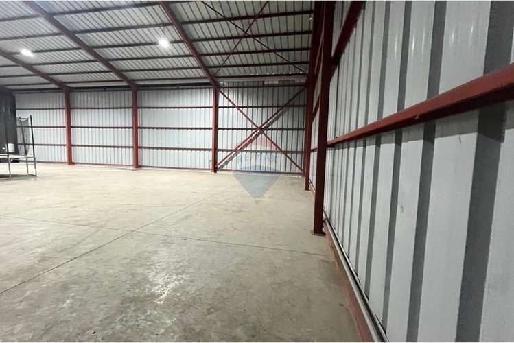 Se arriendan bodegas 510 m2, y 492 m2 como nuevas