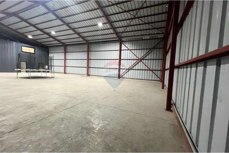 Se arriendan bodegas 510 m2, y 492 m2 como nuevas