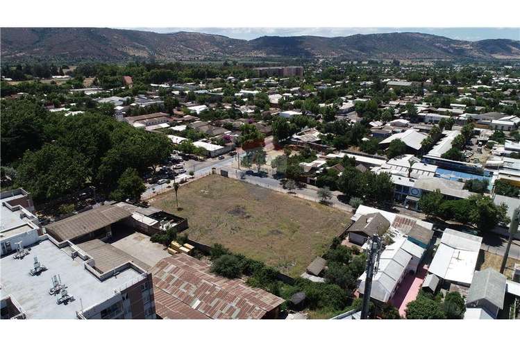 Sector plaza las heras, amplio terreno esquina.